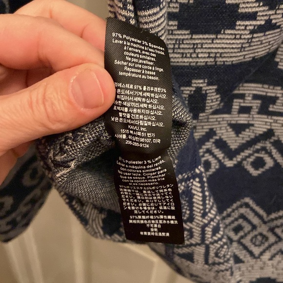 Kavu- long sleeve navy/greyish-water patterned top- ladies sz Small - Picture 6 of 6